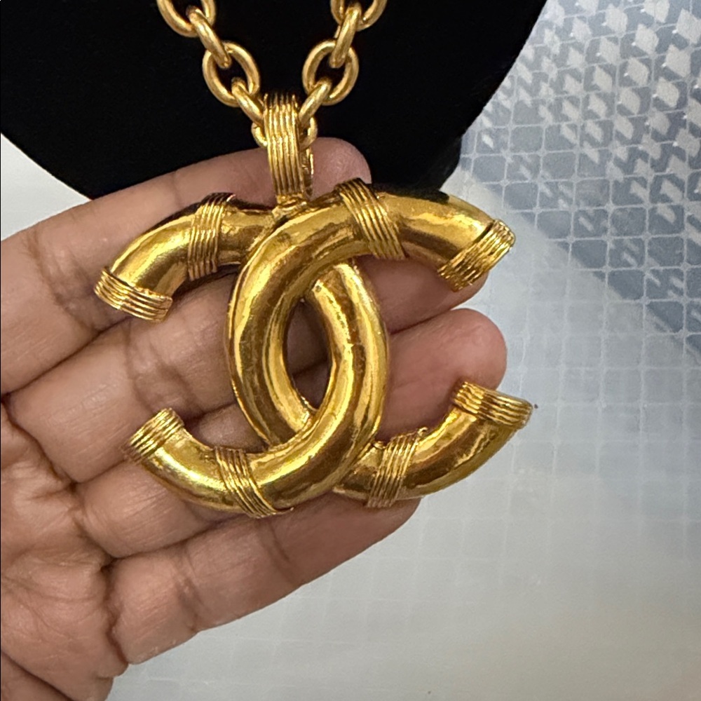 Chanel large pendant necklace - Picture 3 of 6